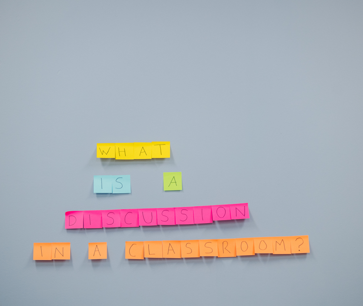 "What is a discussion in a classroom?" written in post-its